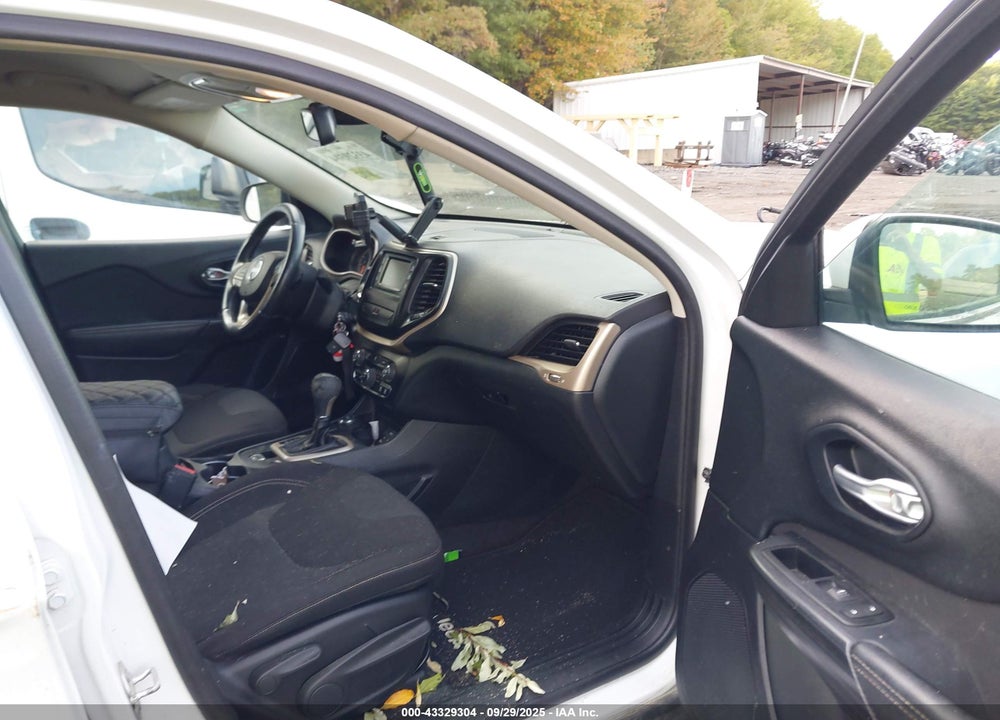 2016 JEEP CHEROKEE LATITUDE VIN: 1C4PJMCB2GW268779