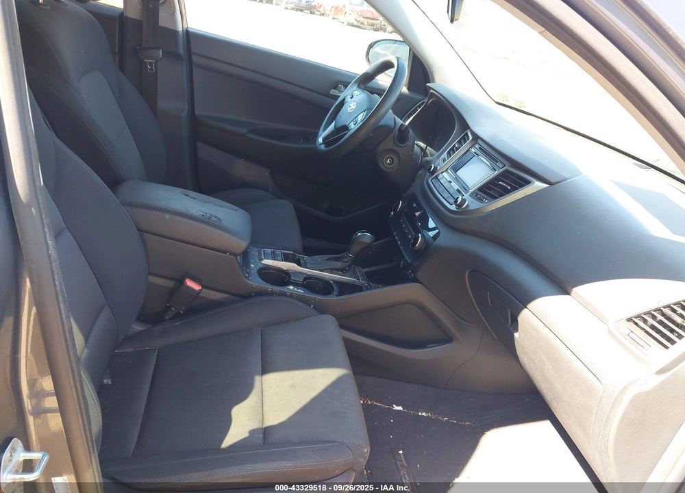 2016 HYUNDAI TUCSON VIN: KM8J3CA49GU151660