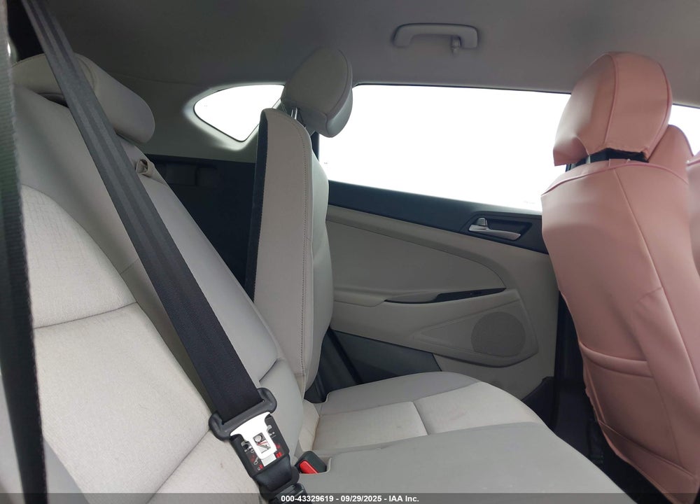 2017 HYUNDAI TUCSON SE VIN: KM8J23A4XHU306107