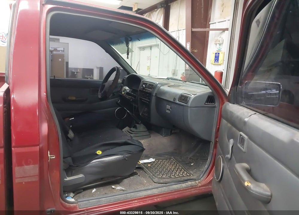 1994 NISSAN TRUCK XE VIN: 1N6SD11S4RC389396