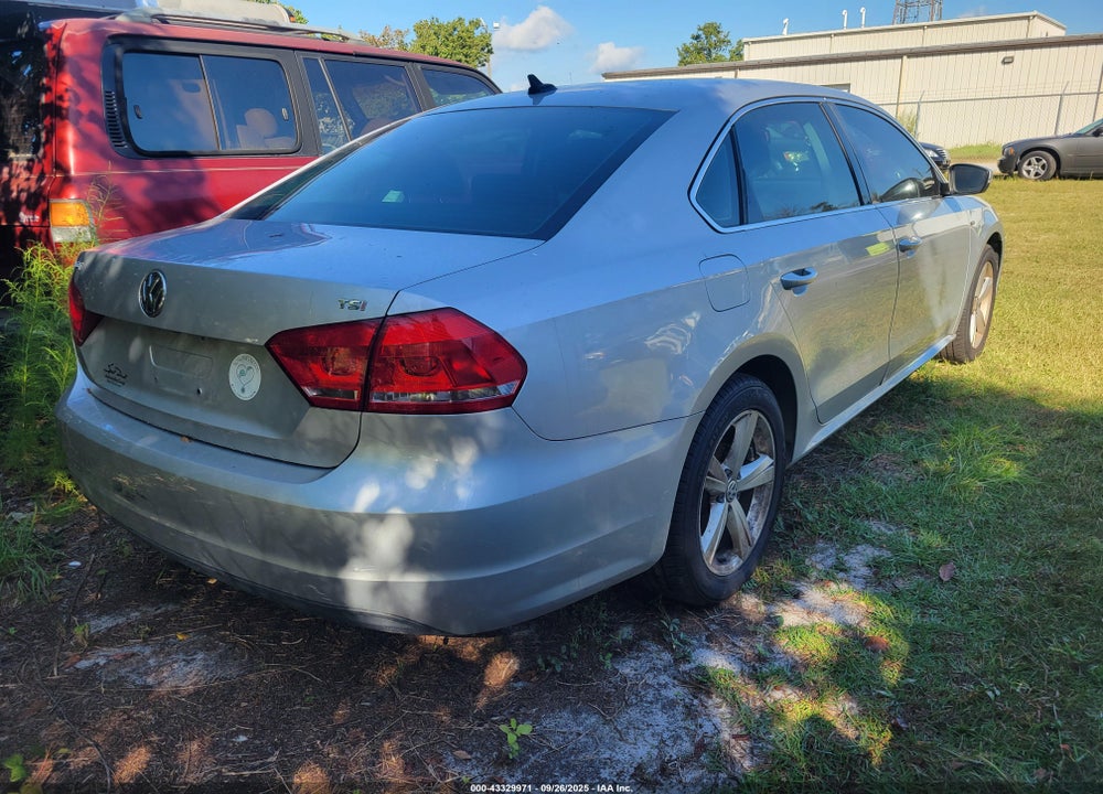2015 VOLKSWAGEN PASSAT VIN: 1VWAS7A3XFC118478
