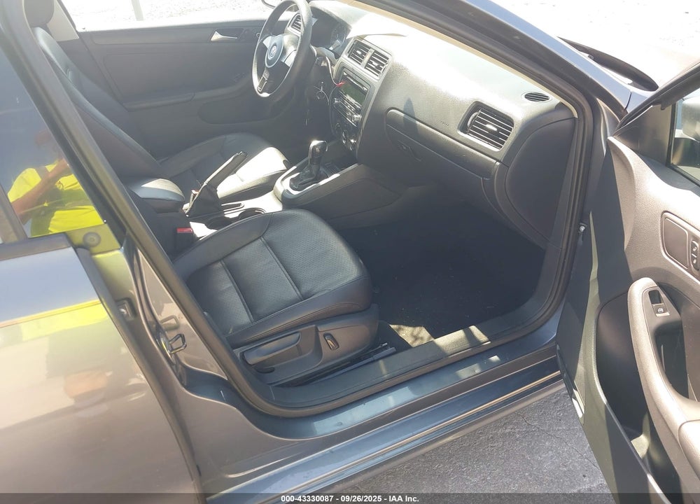 2014 VOLKSWAGEN JETTA 1.8T SE VIN: 3VWD17AJ7EM359264
