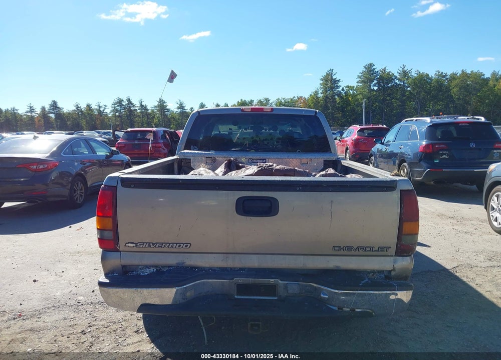 2000 CHEVROLET SILVERADO 1500 LS VIN: 2GCEC19T7Y1307861