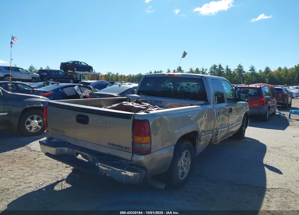 2000 CHEVROLET SILVERADO 1500 LS VIN: 2GCEC19T7Y1307861