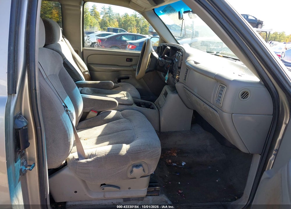2000 CHEVROLET SILVERADO 1500 LS VIN: 2GCEC19T7Y1307861