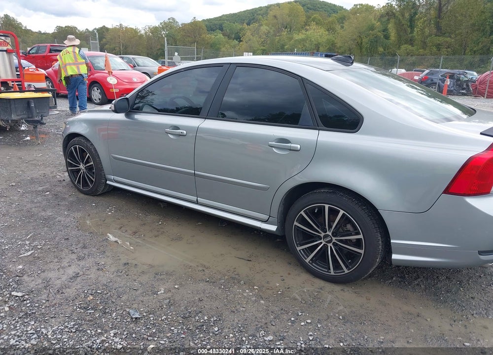 2011 VOLVO S40 VIN: YV1672MS3B2535581