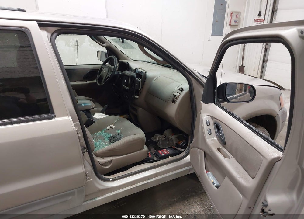 2001 FORD ESCAPE XLT VIN: 1FMYU03151KB27145