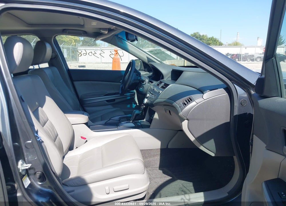 2010 HONDA ACCORD VIN: 1HGCP3F88AA015222