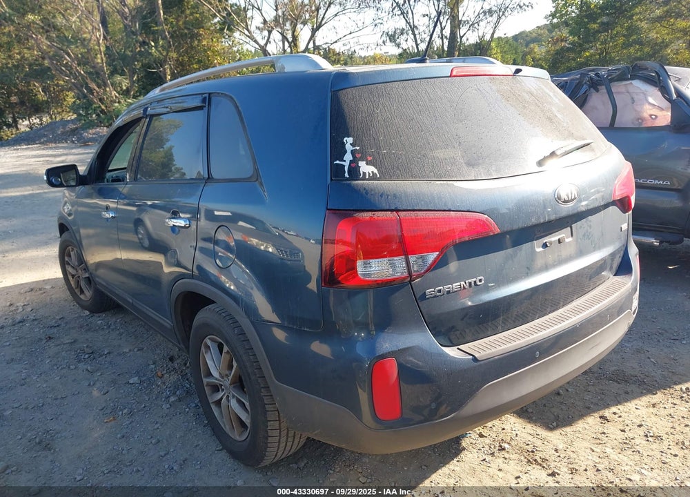 2014 KIA SORENTO LX VIN: 5XYKTCA67EG538426