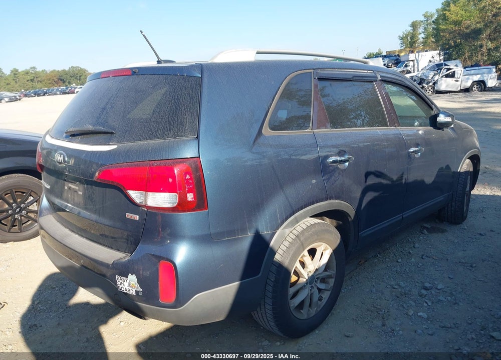 2014 KIA SORENTO LX VIN: 5XYKTCA67EG538426