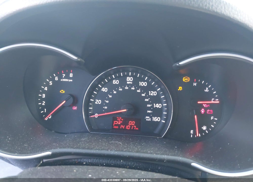 2014 KIA SORENTO LX VIN: 5XYKTCA67EG538426
