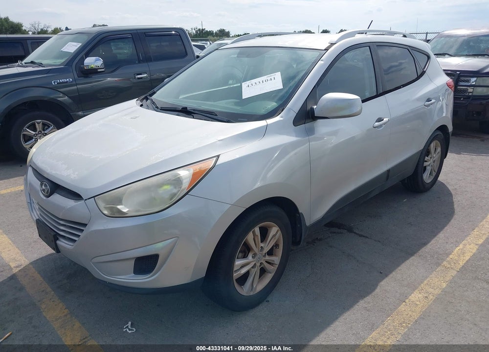 2011 HYUNDAI TUCSON VIN: KM8JU3AC3BU147875