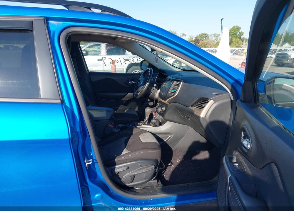 2018 JEEP CHEROKEE VIN: 1C4PJMCB3JD588499