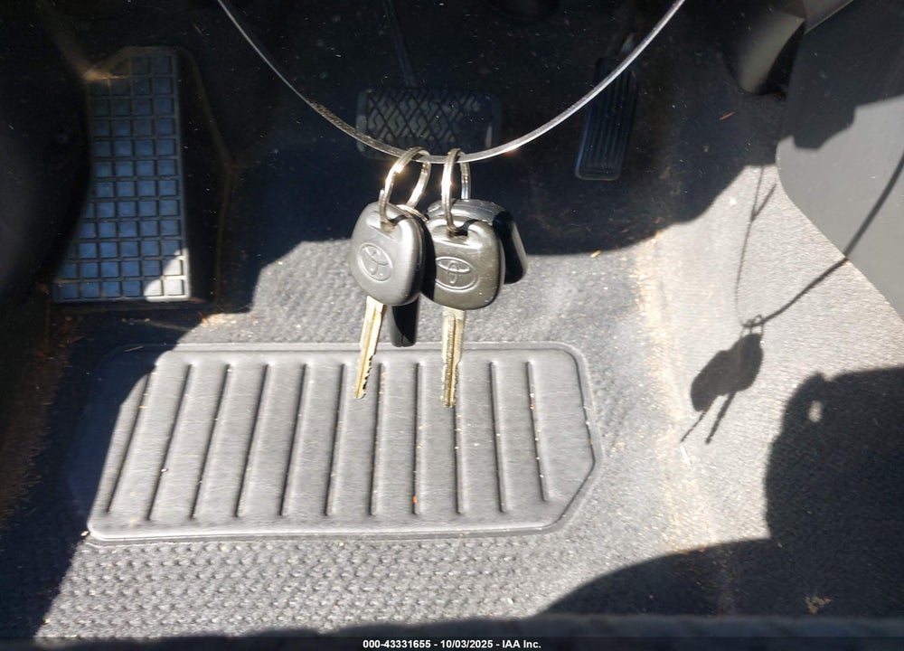 2005 TOYOTA MATRIX VIN: 2T1KR32E15C332048