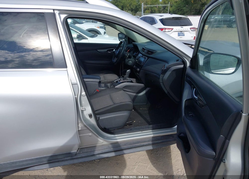 2018 NISSAN ROGUE SV VIN: KNMAT2MV8JP546602