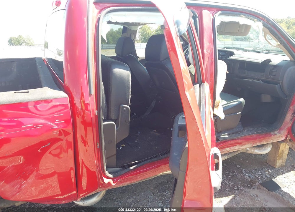 2011 CHEVROLET SILVERADO 1500 VIN: 3GCPKSE33BG224188