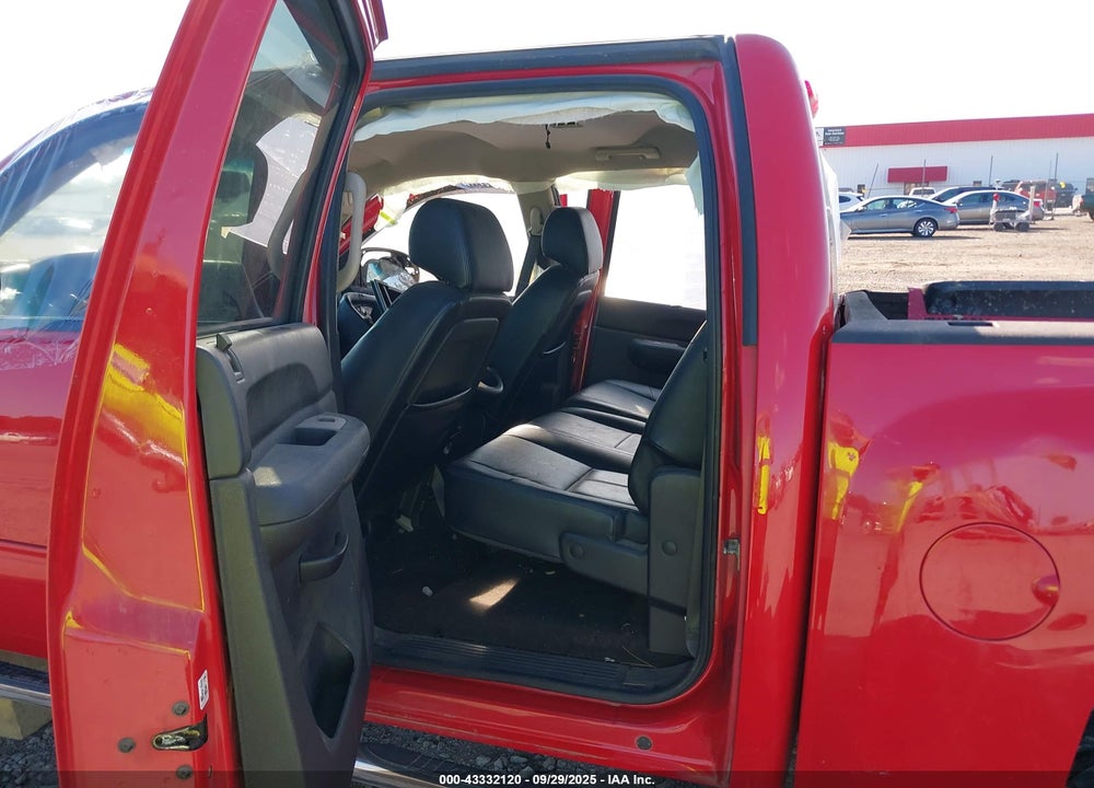 2011 CHEVROLET SILVERADO 1500 VIN: 3GCPKSE33BG224188