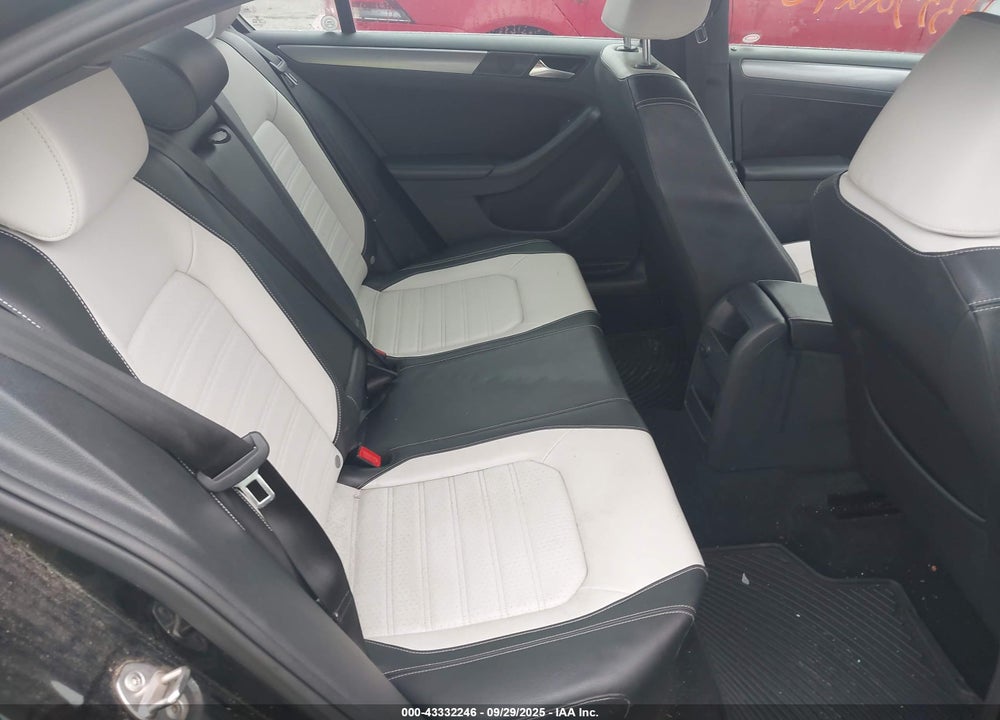 2016 VOLKSWAGEN JETTA VIN: 3VWD17AJ3GM270763
