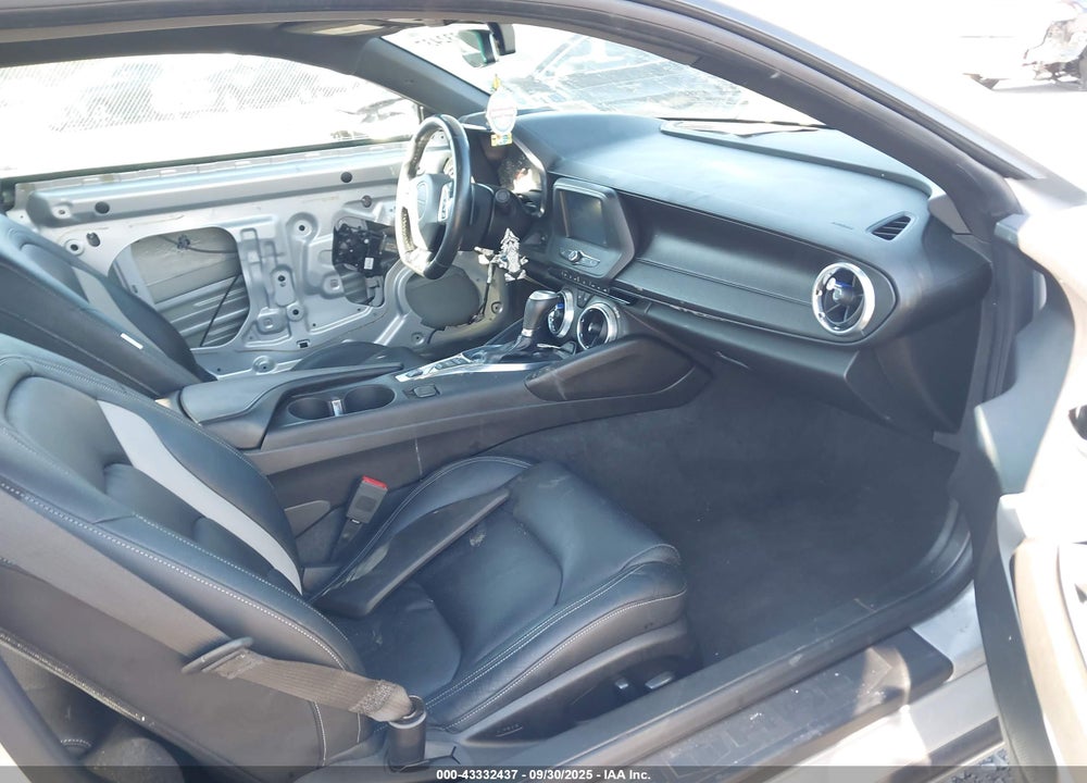 2018 CHEVROLET CAMARO VIN: 1G1FB1RX6J0163207