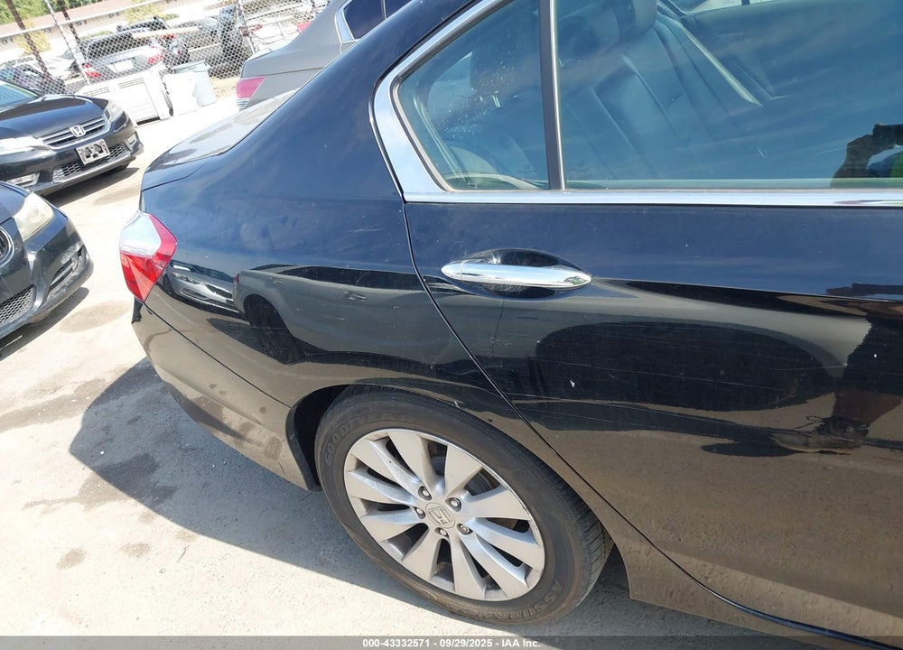 2015 HONDA ACCORD VIN: 1HGCR2F85FA038792