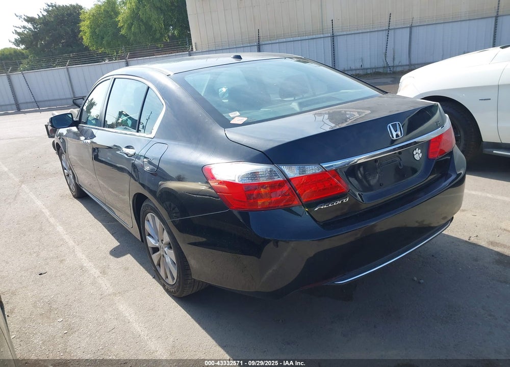 2015 HONDA ACCORD VIN: 1HGCR2F85FA038792