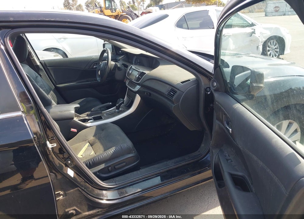 2015 HONDA ACCORD VIN: 1HGCR2F85FA038792