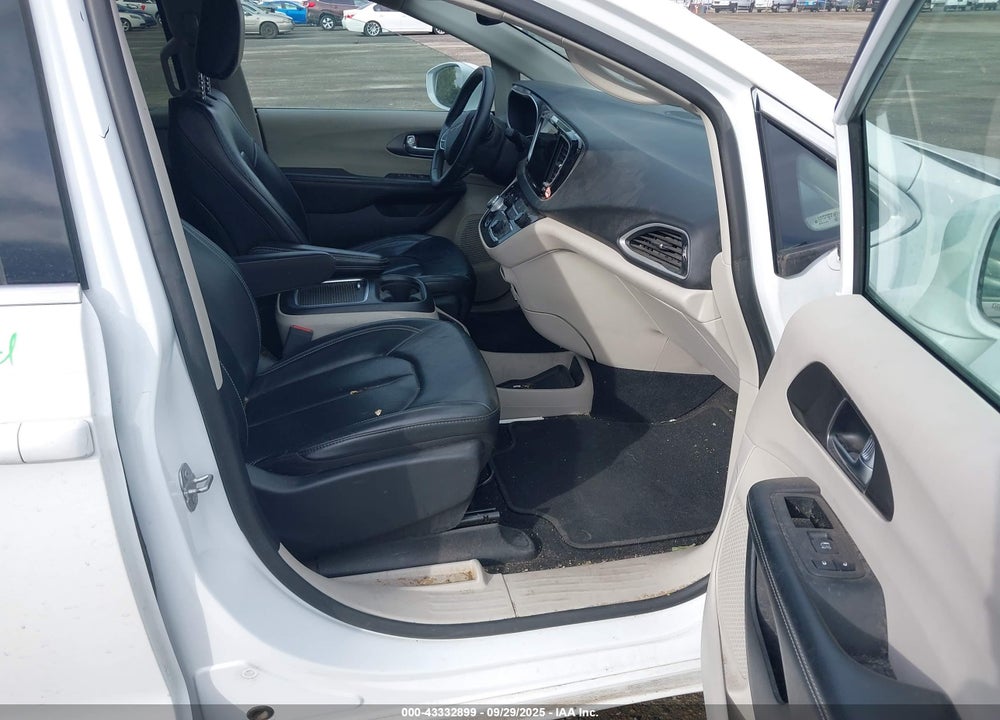 2022 CHRYSLER PACIFICA TOURING L VIN: 2C4RC1BG6NR170102