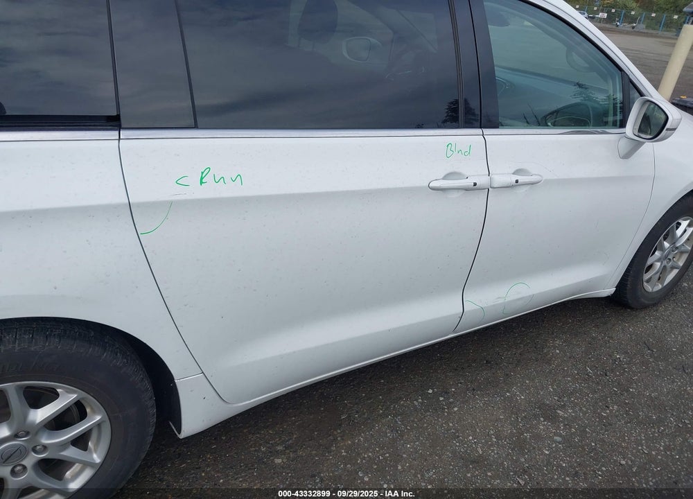 2022 CHRYSLER PACIFICA TOURING L VIN: 2C4RC1BG6NR170102