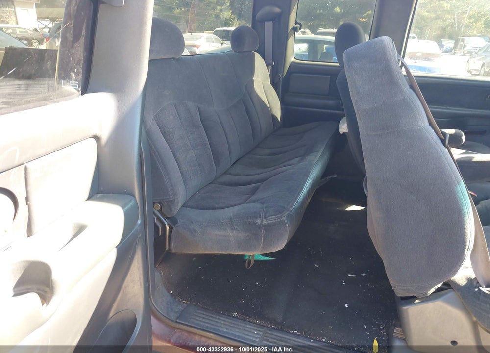 2000 CHEVROLET SILVERADO 1500 LS VIN: 2GCEK19VXY1253928