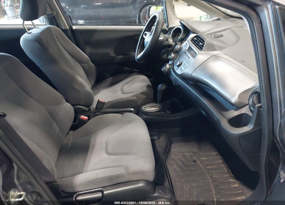 2013 HONDA FIT VIN: JHMGE8H3XDC046158