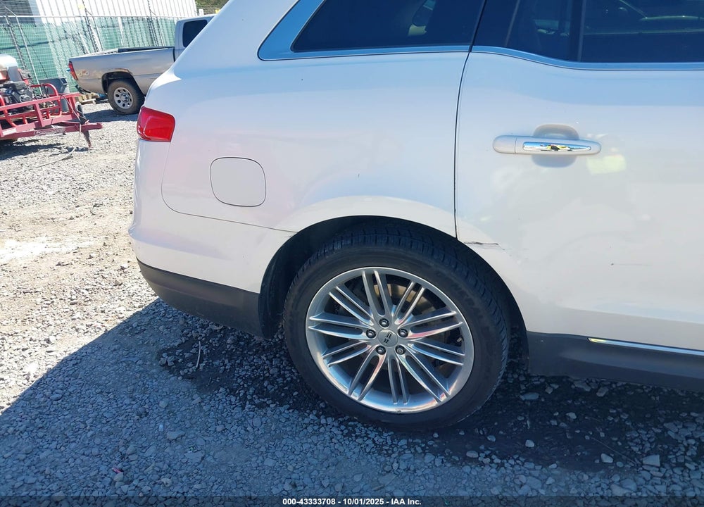 2014 LINCOLN MKT VIN: 2LMHJ5AT8EBL56143