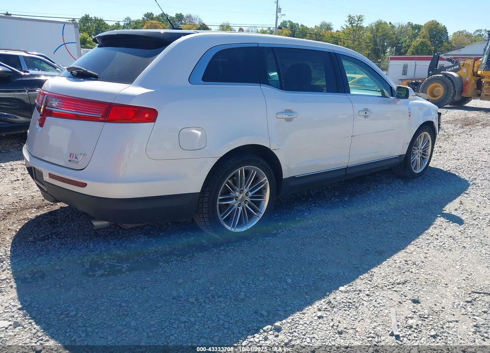 2014 LINCOLN MKT VIN: 2LMHJ5AT8EBL56143