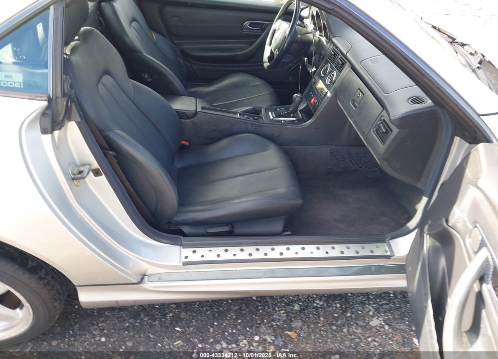 1999 MERCEDES-BENZ SLK 230 KOMPRESSOR VIN: WDBKK47F8XF090248