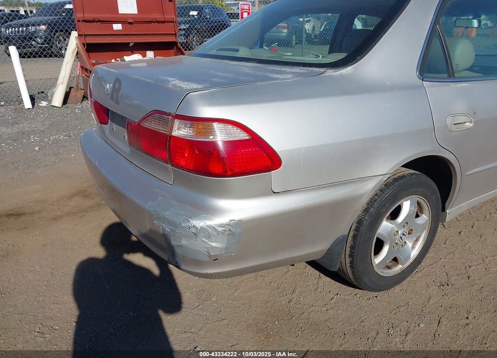 1998 HONDA ACCORD EX V6 VIN: 1HGCG1654WA010469