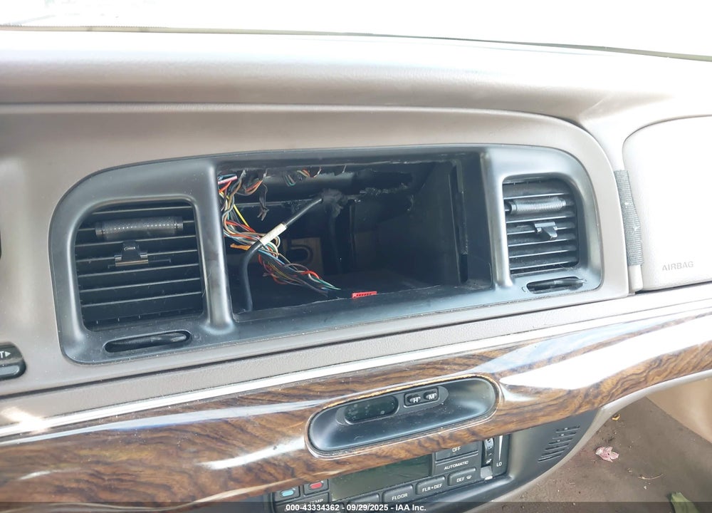 1998 MERCURY GRAND MARQUIS VIN: 2MEFM75W5WX658538