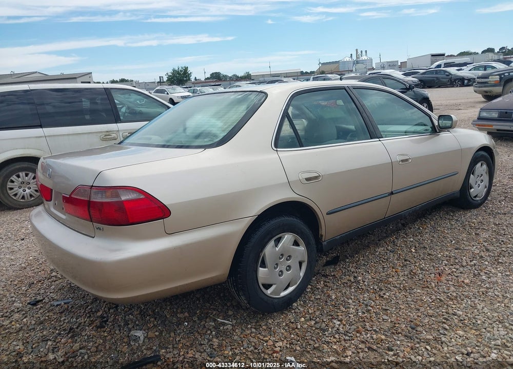 2000 HONDA ACCORD 3.0 LX VIN: 1HGCG1645YA020714