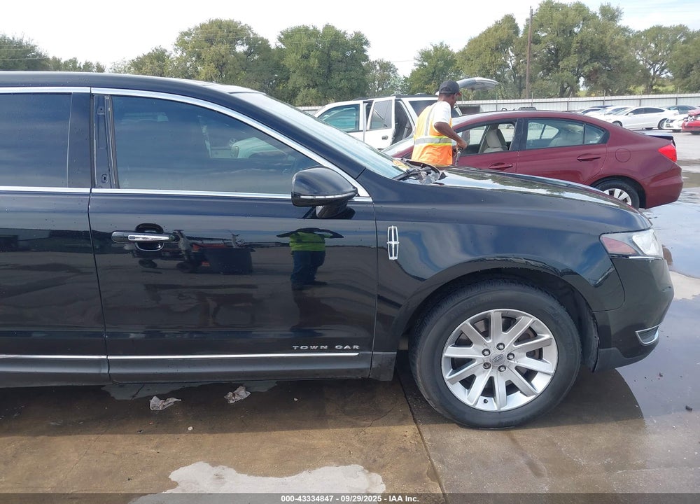 2018 LINCOLN MKT LIVERY VIN: 2LMHJ5NK1JBL02453