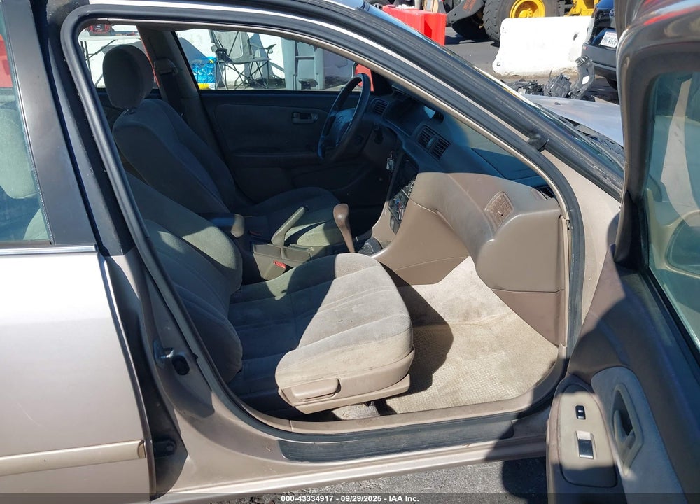 2001 TOYOTA CAMRY CE VIN: 4T1BG22K71U118065