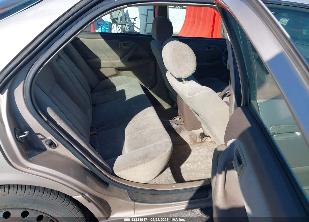 2001 TOYOTA CAMRY CE VIN: 4T1BG22K71U118065