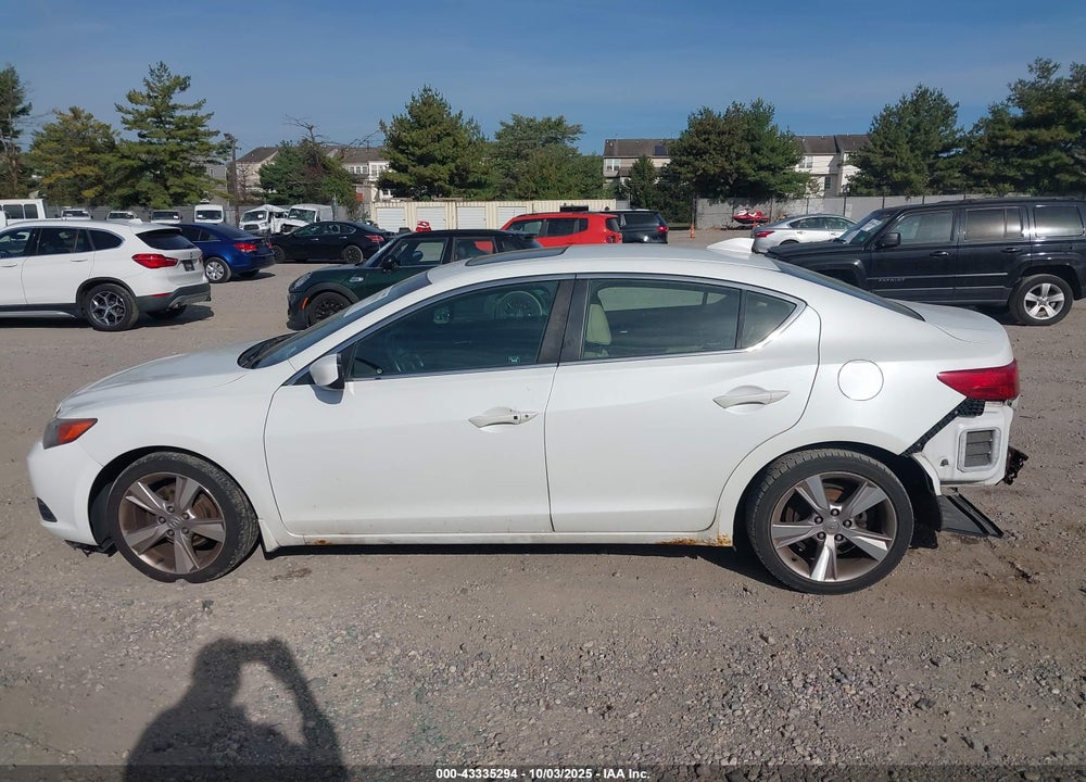 2013 ACURA ILX 2.0L VIN: 19VDE1F55DE402579