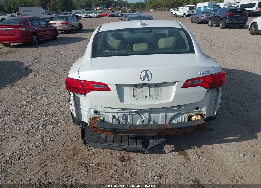 2013 ACURA ILX 2.0L VIN: 19VDE1F55DE402579