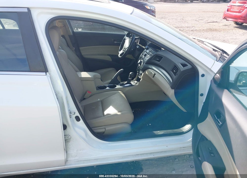 2013 ACURA ILX 2.0L VIN: 19VDE1F55DE402579
