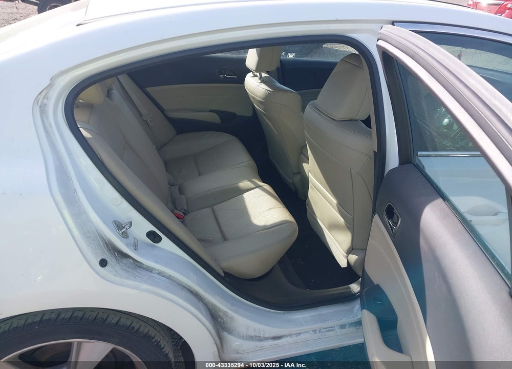 2013 ACURA ILX 2.0L VIN: 19VDE1F55DE402579