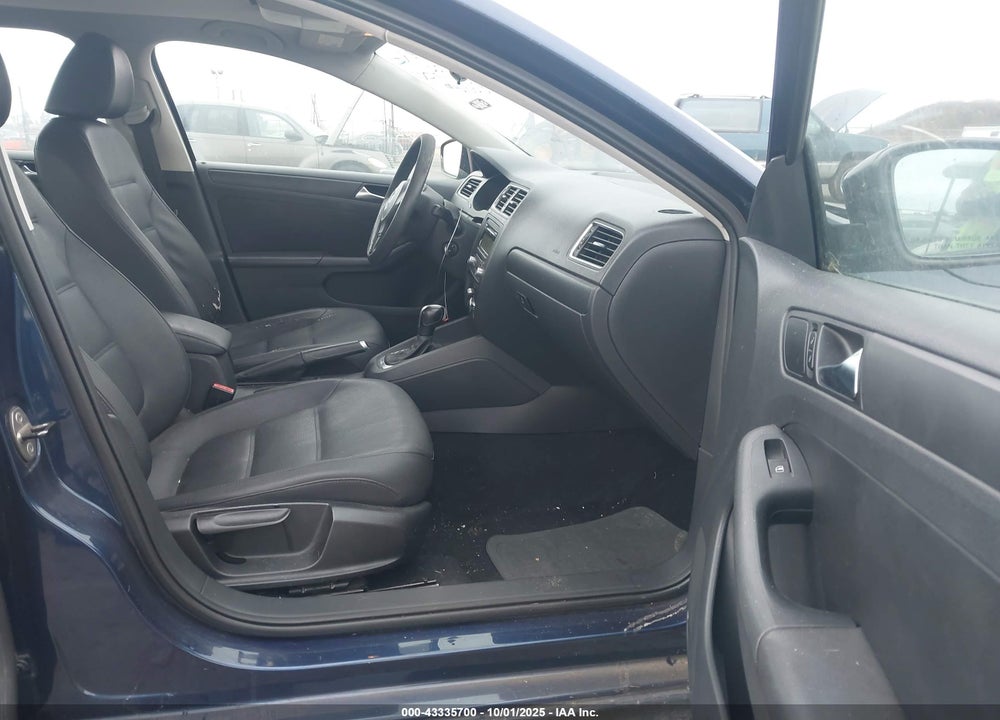 2011 VOLKSWAGEN JETTA VIN: 3VWDZ7AJ3BM325357