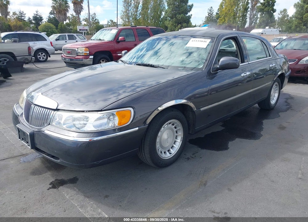 2000 LINCOLN TOWN CAR EXECUTIVE VIN: 1LNHM81W9YY789136
