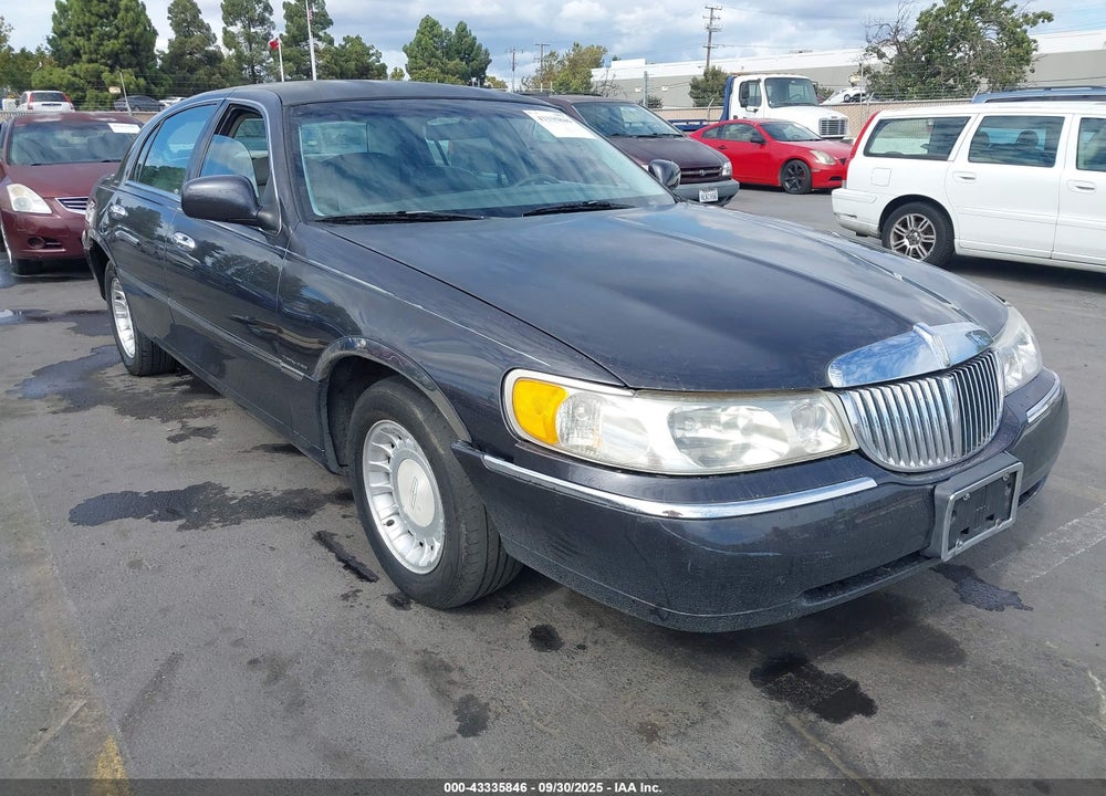 2000 LINCOLN TOWN CAR EXECUTIVE VIN: 1LNHM81W9YY789136