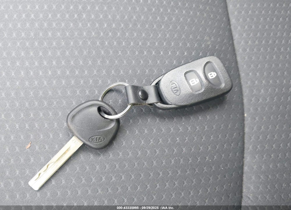 2013 KIA SORENTO VIN: 5XYKT4A65DG409198