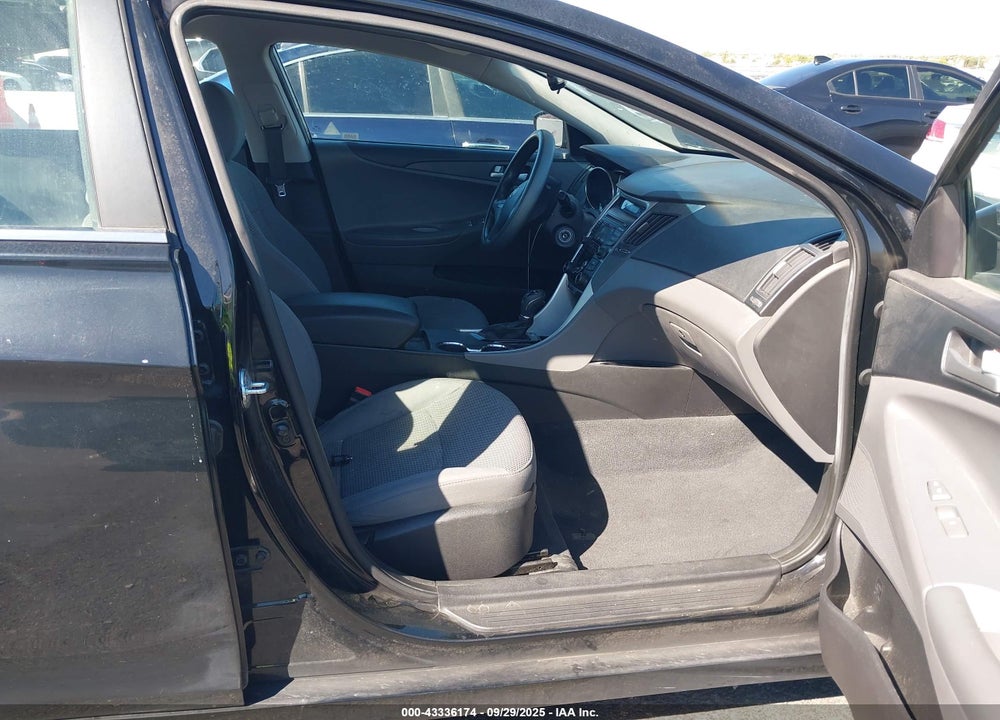 2013 HYUNDAI SONATA VIN: 5NPEB4AC3DH532304
