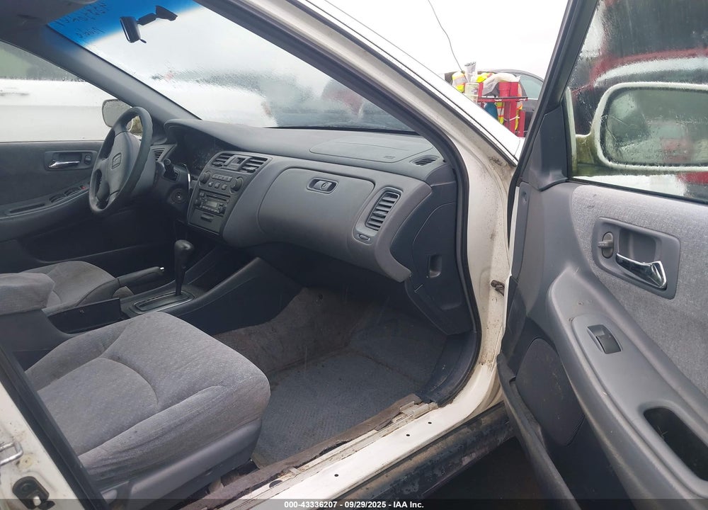 2001 HONDA ACCORD 2.3 LX VIN: 1HGCG66591A011719