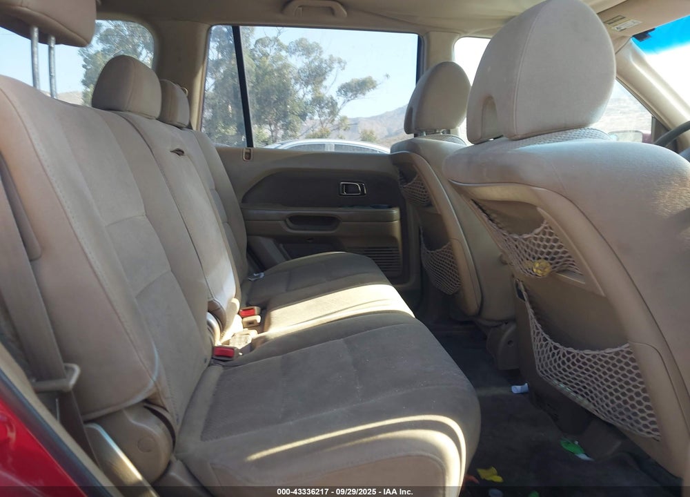 2006 HONDA PILOT EX VIN: 5FNYF284X6B033831